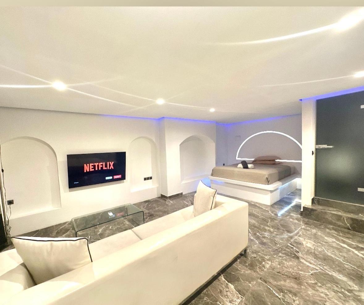 Cute Private Studio With Yard Салоники Экстерьер фото